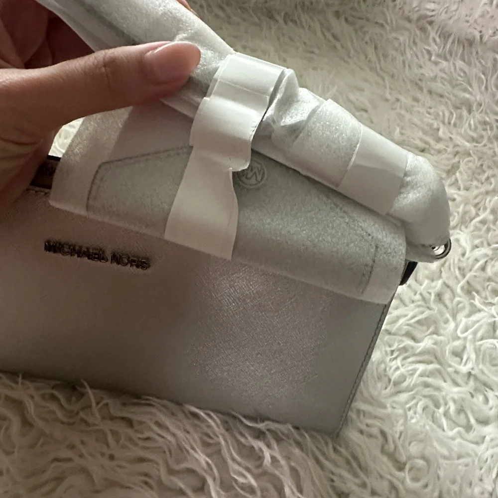 NWT Michael Kors Metallic Silver Vegan Leather Bag with Mini Wallet Attached - Picture 3 of 8